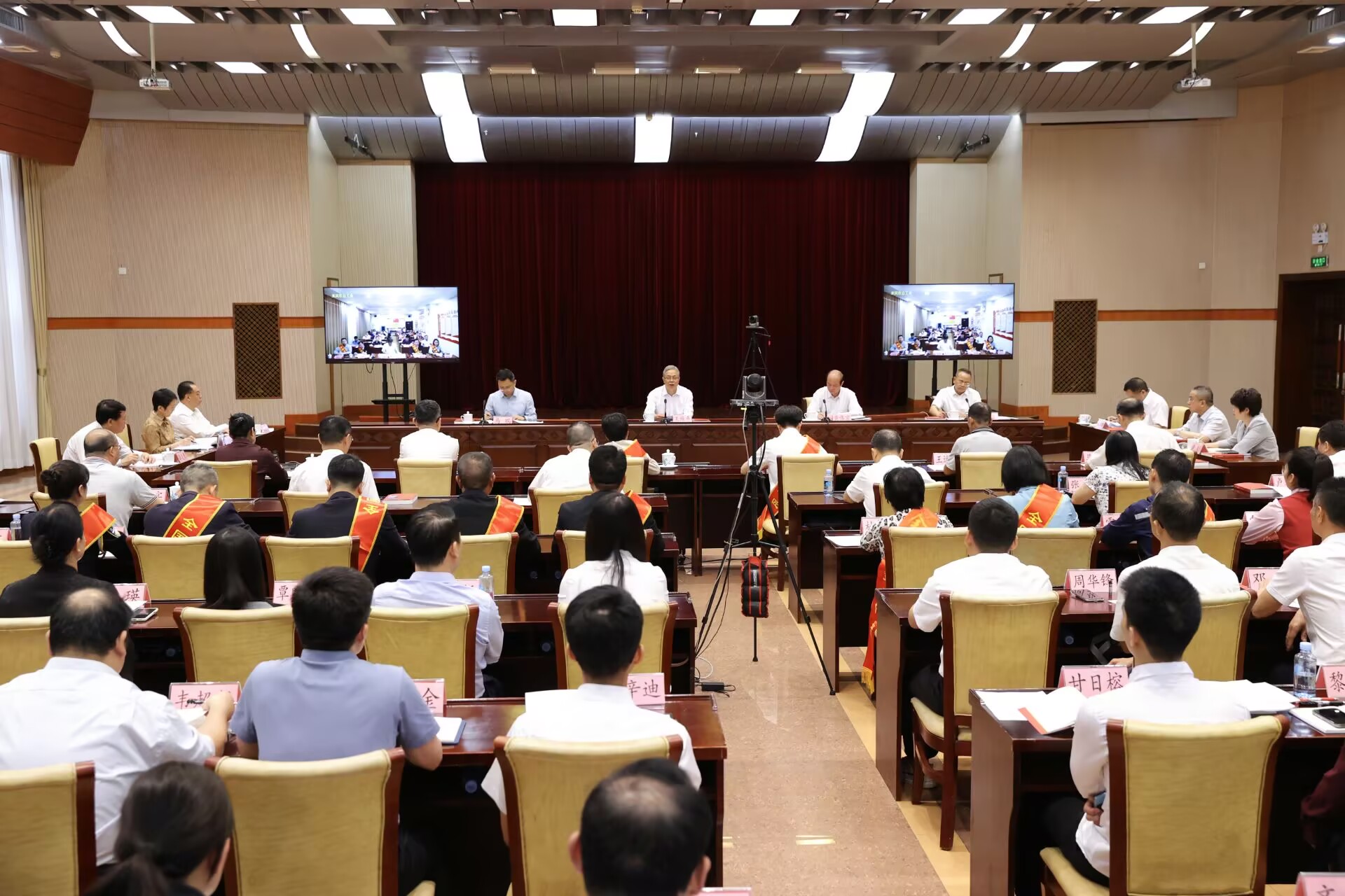 桂工网视第475期：学习贯彻庆祝中华全国总工会成立100周年暨全国劳动模范和先进工作者表彰大会精神座谈会在南宁召开