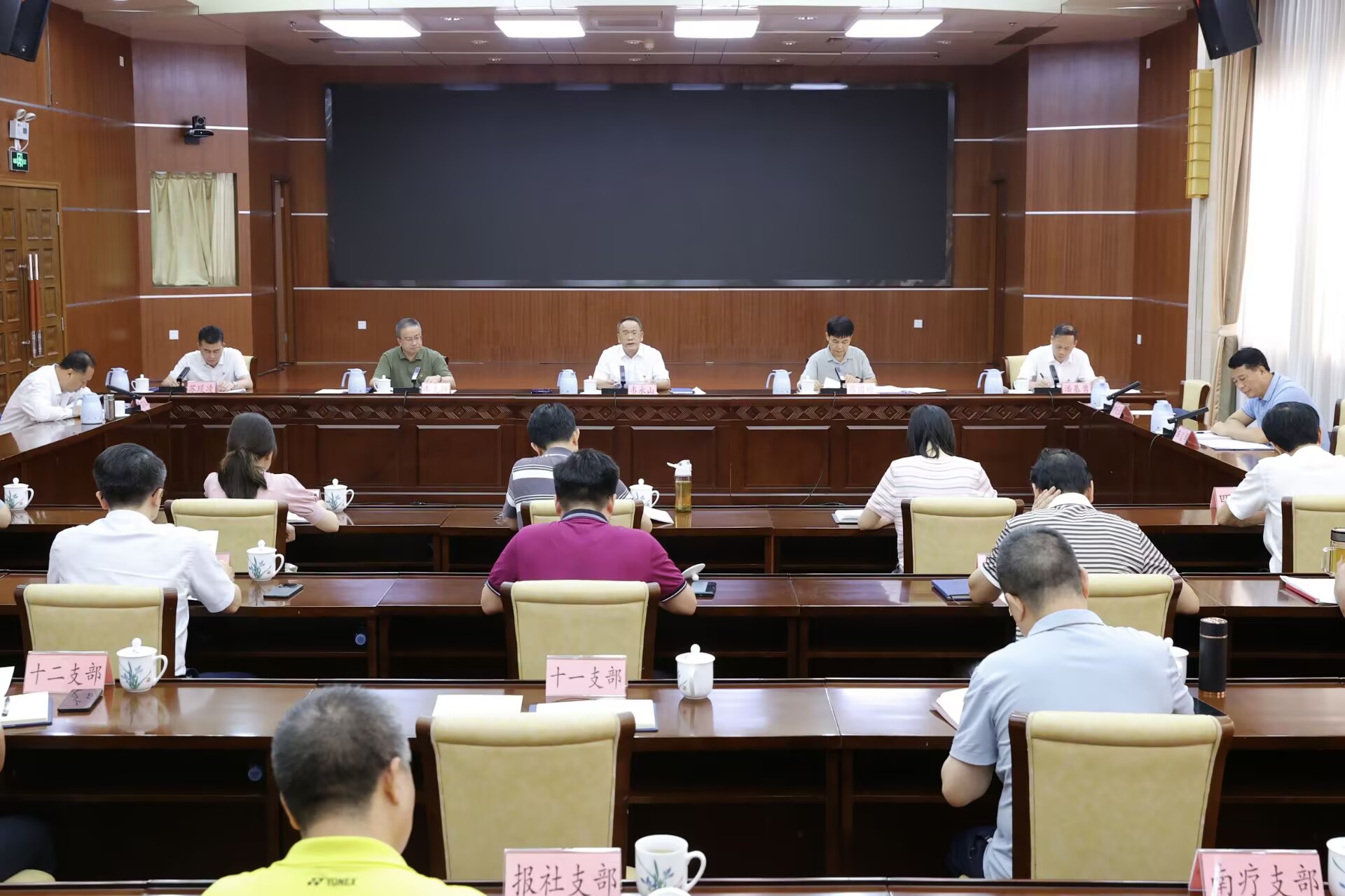 桂工网视第484期：自治区总工会党组深入贯彻中央八项规定精神学习教育集中研讨暨党组理论学习中心组2025年第3次专题集中学习会举行